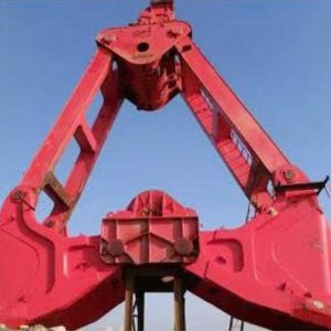 Gàu múc dưới nước sâu